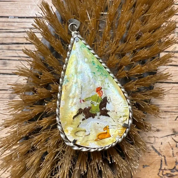 🌈SOLD🌈Vintage Two Sided Hand Painted Bird Scene Horse Scene Pendant - Picture 8 of 12